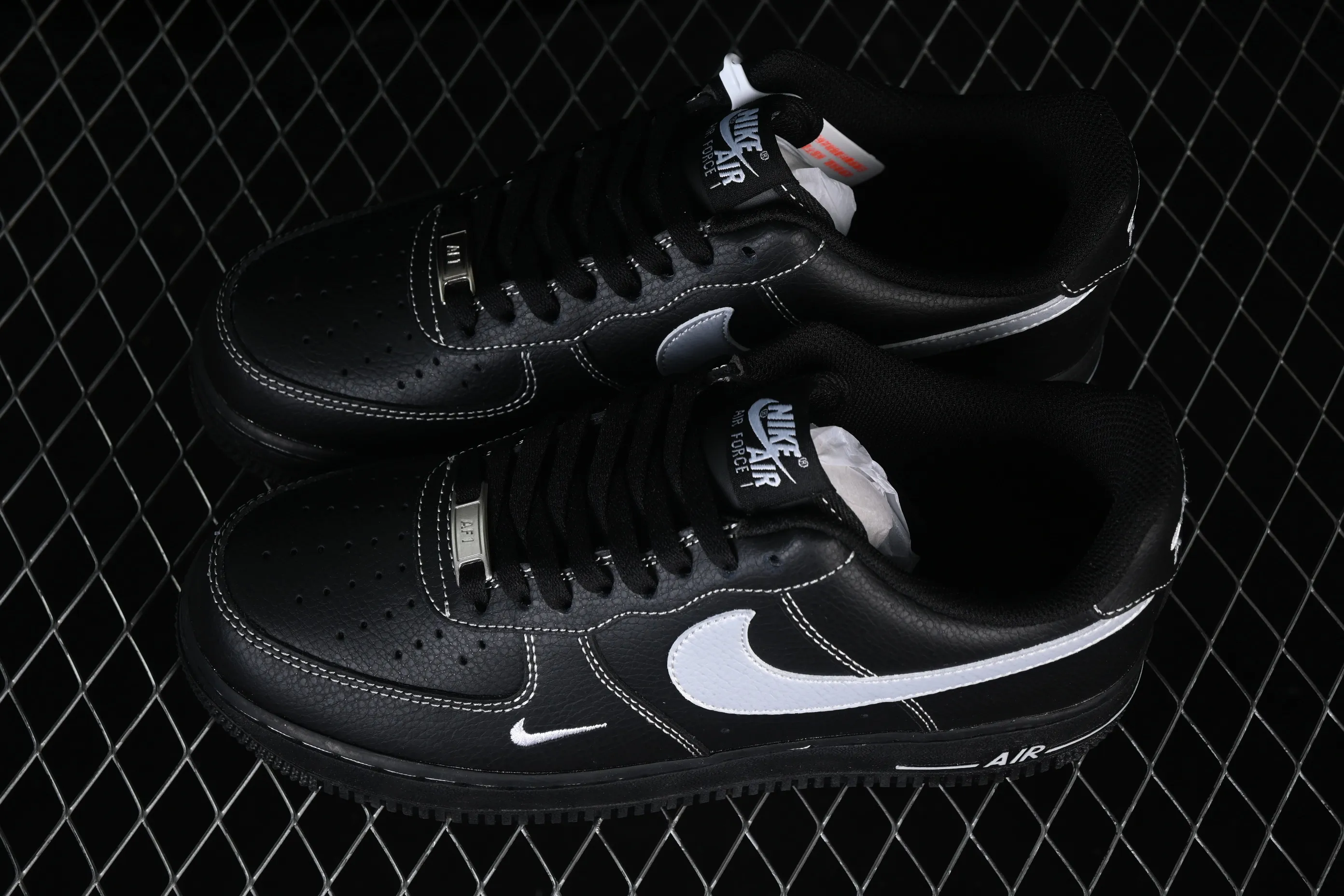 All categories Nk Air Force 1 Air Force series Nk Air Force 1 Low Air Force low-top Nike Air Force 1'07 Low black and silver small hook Air Force 1 low-top casual sneakers ZH0316-154